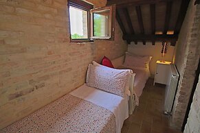 Modern Holiday Home in Foligno - Loc. With Pool