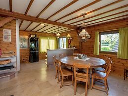 Vintage Villa With Private Garden in Rendeux