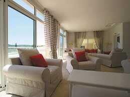 House With AC, Between Inland and sea