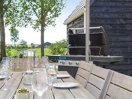 Atmospheric Villa With Nice Garden, in a Holiday Park at the Water in 