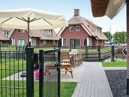 Atmospheric Villa With Nice Garden, in a Holiday Park at the Water in 