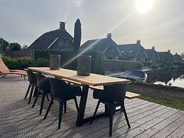 Atmospheric Villa With Nice Garden, in a Holiday Park at the Water in 