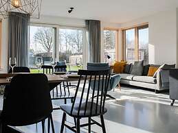 Atmospheric Villa With Nice Garden, in a Holiday Park at the Water in 