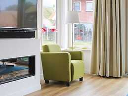 Atmospheric Villa With Nice Garden, in a Holiday Park at the Water in 