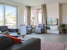 Atmospheric Villa With Nice Garden, in a Holiday Park at the Water in 