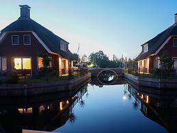 Atmospheric Villa With Nice Garden, in a Holiday Park at the Water in 