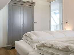 Atmospheric Villa With Nice Garden, in a Holiday Park at the Water in 