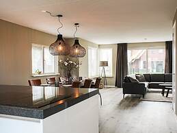 Atmospheric Villa With Nice Garden, in a Holiday Park at the Water in 