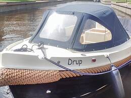 Atmospheric Villa With Nice Garden, in a Holiday Park at the Water in 