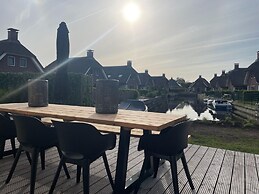 Atmospheric Villa With Nice Garden, in a Holiday Park at the Water in 