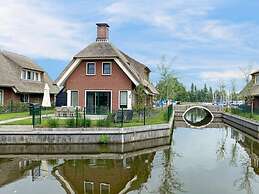 Atmospheric Villa With Nice Garden, in a Holiday Park at the Water in 