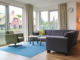 Atmospheric Villa With Nice Garden, in a Holiday Park at the Water in 