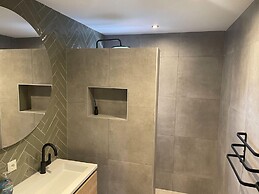 Atmospheric Villa With Nice Garden, in a Holiday Park at the Water in 