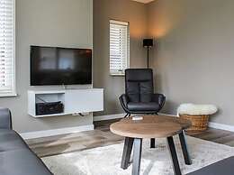 Atmospheric Villa With Nice Garden, in a Holiday Park at the Water in 