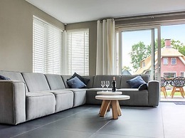 Atmospheric Villa With Nice Garden, in a Holiday Park at the Water in 