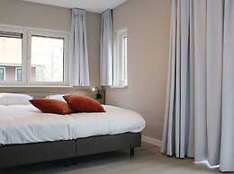 Atmospheric Villa With Nice Garden, in a Holiday Park at the Water in 