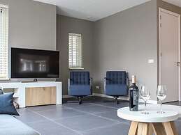 Atmospheric Villa With Nice Garden, in a Holiday Park at the Water in 