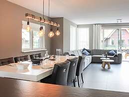 Atmospheric Villa With Nice Garden, in a Holiday Park at the Water in 