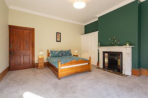 Host Stay Chatsworth Townhouse II