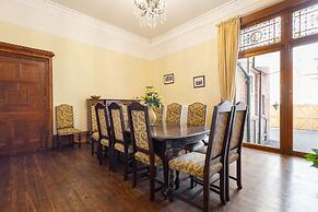 Host Stay Chatsworth Townhouse II
