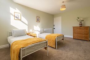 Host Stay Chatsworth Townhouse II