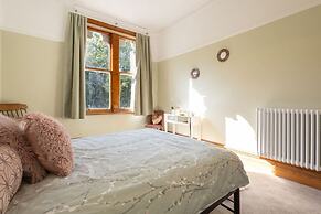 Host Stay Chatsworth Townhouse II