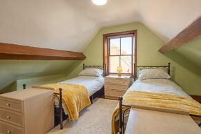 Host Stay Chatsworth Townhouse II