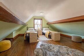 Host Stay Chatsworth Townhouse II