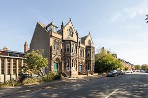 Host Stay Chatsworth Townhouse II