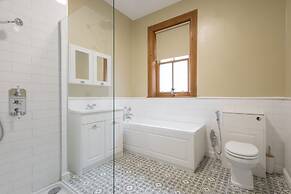 Host Stay Chatsworth Townhouse II