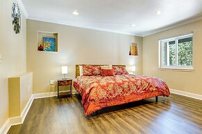 Walk to Donner Lake: Truckee Cabin w/ Private Deck