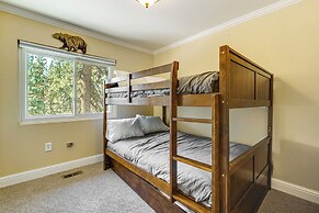 Walk to Donner Lake: Truckee Cabin w/ Private Deck