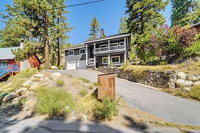 Walk to Donner Lake: Truckee Cabin w/ Private Deck