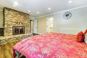 Walk to Donner Lake: Truckee Cabin w/ Private Deck