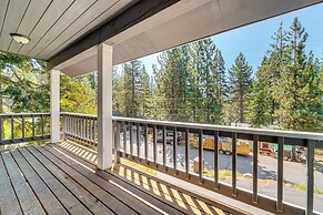 Walk to Donner Lake: Truckee Cabin w/ Private Deck