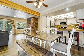 Walk to Donner Lake: Truckee Cabin w/ Private Deck