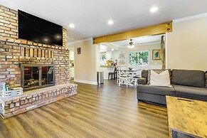 Walk to Donner Lake: Truckee Cabin w/ Private Deck