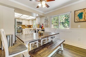 Walk to Donner Lake: Truckee Cabin w/ Private Deck