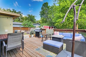 4 Mi to Dtwn Austin: Home w/ Large Fenced Yard!