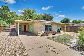 4 Mi to Dtwn Austin: Home w/ Large Fenced Yard!