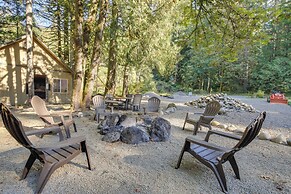Close to Mt Hood Skibowl: Retro Rhododendron Cabin