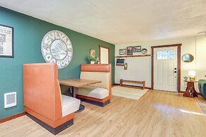 Close to Mt Hood Skibowl: Retro Rhododendron Cabin