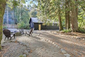 Close to Mt Hood Skibowl: Retro Rhododendron Cabin