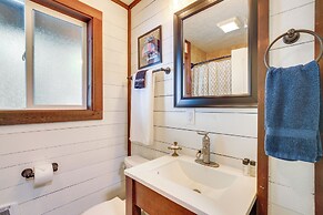 Close to Mt Hood Skibowl: Retro Rhododendron Cabin