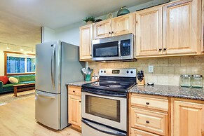 Close to Mt Hood Skibowl: Retro Rhododendron Cabin