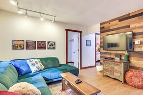 Close to Mt Hood Skibowl: Retro Rhododendron Cabin