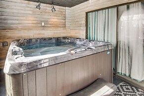 5 Mi to Area Attractions: Home w/ Hot Tub