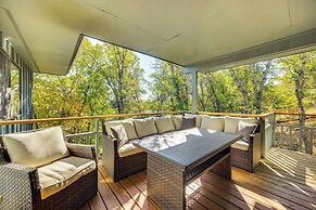 5 Mi to Area Attractions: Home w/ Hot Tub