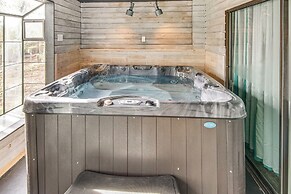 5 Mi to Area Attractions: Home w/ Hot Tub