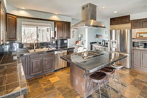 5 Mi to Area Attractions: Home w/ Hot Tub